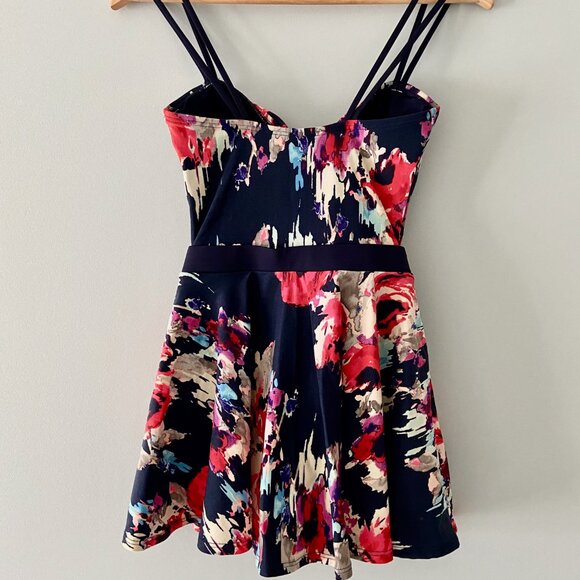 NWOT KATE SPADE Abstract Floral One-Piece Swimsuit with Skirt - Size S - Picture 2 of 6